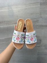 Load image into Gallery viewer, 1 flower embroidery white platform