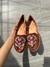 Load image into Gallery viewer, Flowers embroidery brown