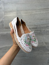 Load image into Gallery viewer, 1 flower embroidery white