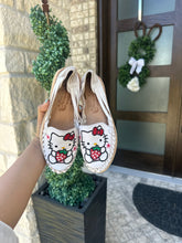 Load image into Gallery viewer, Hello kitty brown strawberry(white)