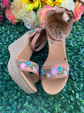 Load image into Gallery viewer, Chula Wedge Tan Strap