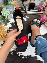 Load image into Gallery viewer, Chiapas embroidery black heel / bordado