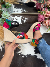 Load image into Gallery viewer, Chiapas embroidery wedges / bordado