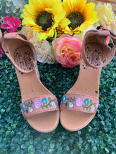 Load image into Gallery viewer, Chula Wedge Tan Strap
