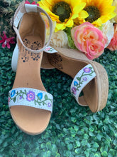 Load image into Gallery viewer, Chula Wedge White Strap