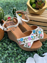 Load image into Gallery viewer, Chula Wedge White