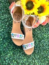 Load image into Gallery viewer, Chula Wedge White Strap
