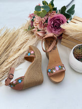 Load image into Gallery viewer, Chula Wedge Tan Strap