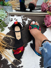 Load image into Gallery viewer, Chiapas embroidery black heel / bordado