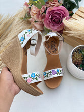 Load image into Gallery viewer, Chula Wedge White Strap