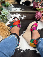 Load image into Gallery viewer, Chiapas embroidery wedges / bordado