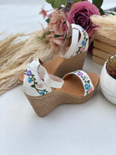 Load image into Gallery viewer, Chula Wedge White Strap