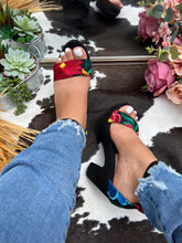 Load image into Gallery viewer, Chiapas embroidery black heel / bordado