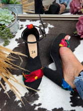 Load image into Gallery viewer, Chiapas embroidery black heel / bordado