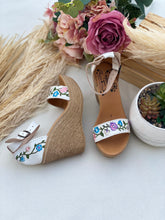 Load image into Gallery viewer, Chula Wedge White Strap
