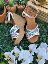 Load image into Gallery viewer, Chula Wedge White