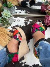 Load image into Gallery viewer, Chiapas embroidery wedges / bordado