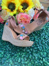 Load image into Gallery viewer, Chula Wedge Tan Strap