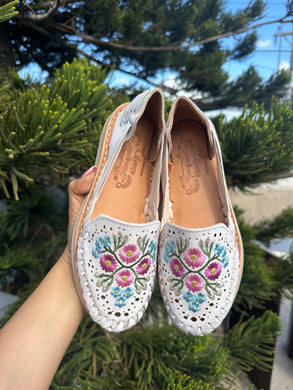 Flowers embroidery white