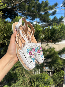 Flowers embroidery lace up white
