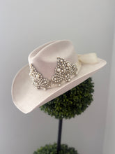 Load image into Gallery viewer, Cowgirl Tejana Neutral Bow