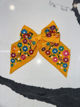 Load image into Gallery viewer, bow coquette