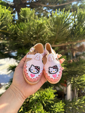 Hello kitty white baby/kids (closed toe/ heart)