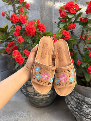 1 flower embroidery sandal tan