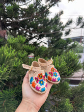 Load image into Gallery viewer, Huarachitos niña #9 (new)flowers