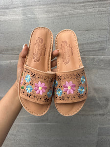 1 flower embroidery sandal tan