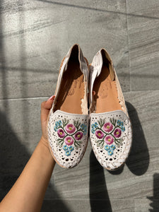 Flowers embroidery white