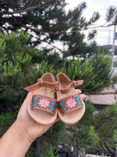 Load image into Gallery viewer, Huarachitos niña #3 (new)