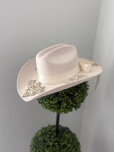 Load image into Gallery viewer, Cowgirl Tejana Neutral