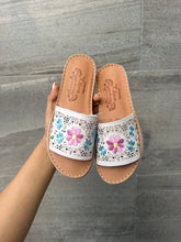 Load image into Gallery viewer, 1 flower embroidery sandal white