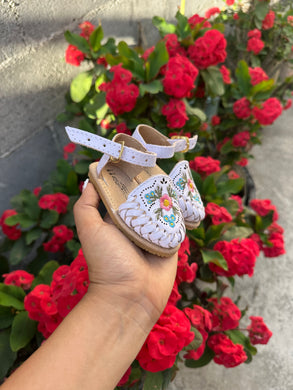 flower kid/baby white (closed toe)