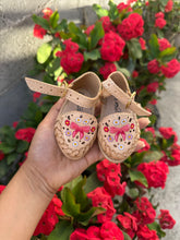 Load image into Gallery viewer, bow kid/baby tan (closed toe)