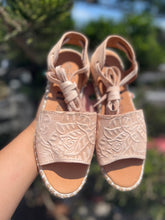 Load image into Gallery viewer, Rosa Natural Lace Up