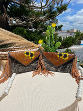 Load image into Gallery viewer, cowhide wristlet bag fringe girasol/sunflower