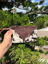 Load image into Gallery viewer, Wristlet cowhide leather