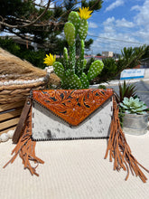 Load image into Gallery viewer, cowhide wristlet bag fringe