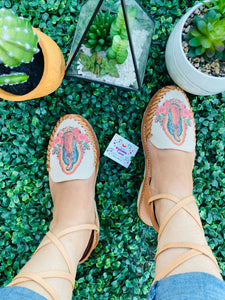 Virgencita lace up tan