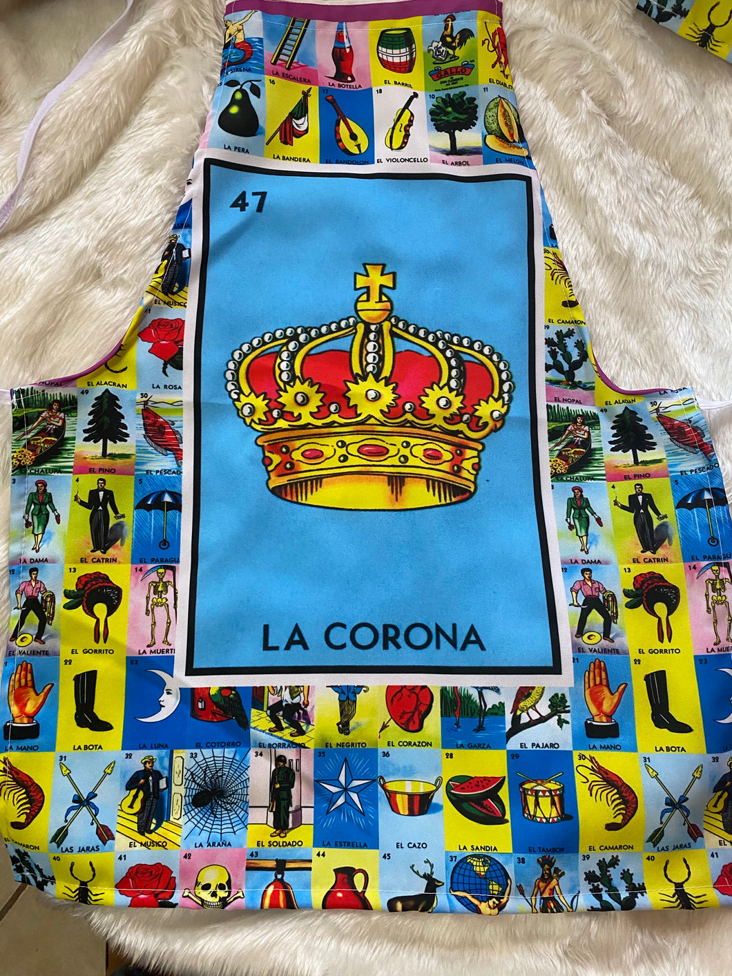 La corona mandil/ apron