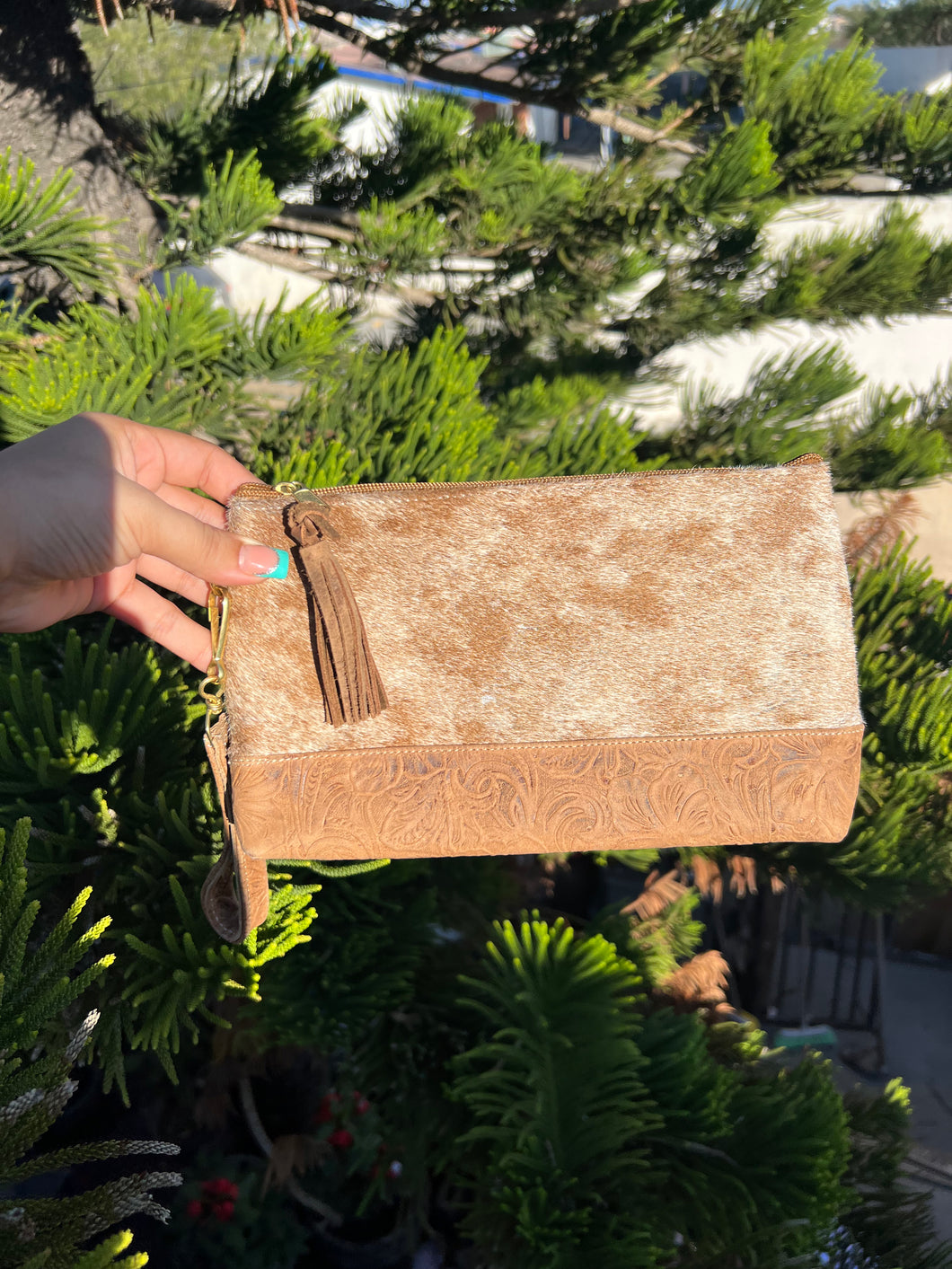 Lily cowhide clutch/ muñequera