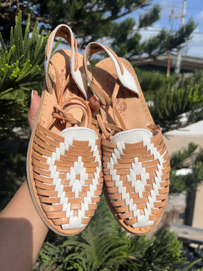 Blanco cajeta lace up