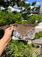 Load image into Gallery viewer, Wristlet cowhide leather