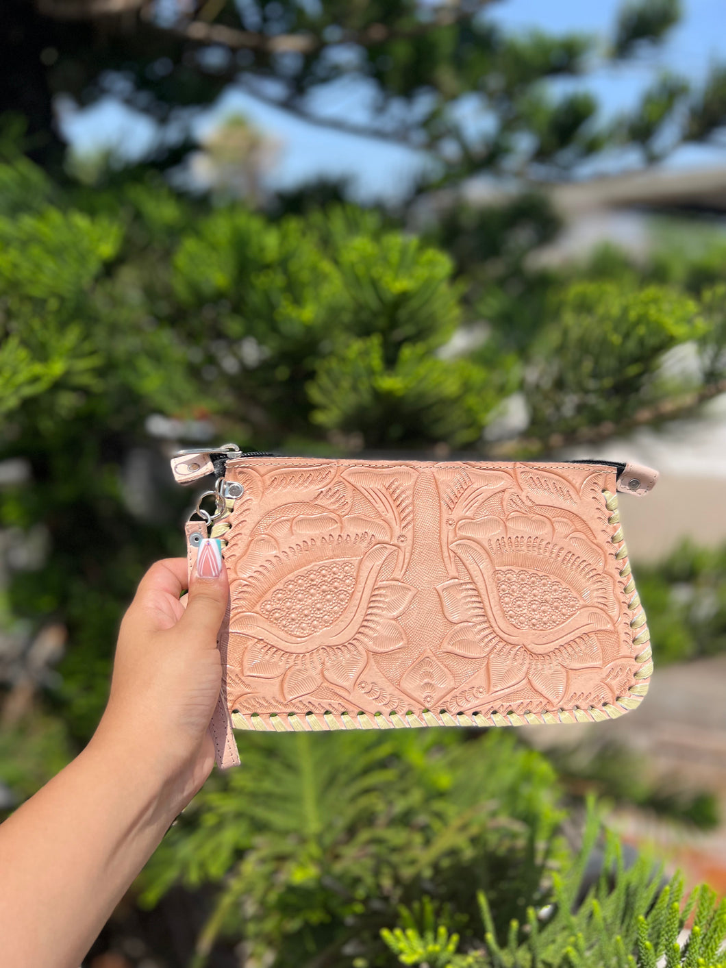 Elisa Hand Wristlet Natural