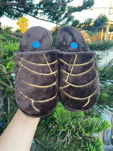 Load image into Gallery viewer, Concha Pantuflas/ Concha slippers