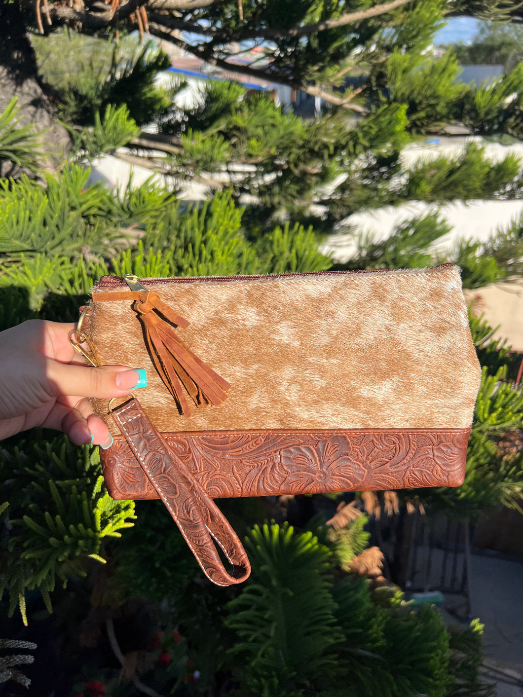 Lily cowhide clutch/ muñequera