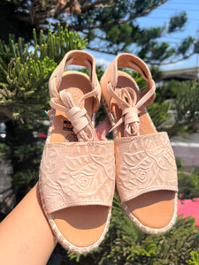 Rosa Natural Lace Up