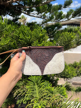 Load image into Gallery viewer, Wristlet cowhide leather